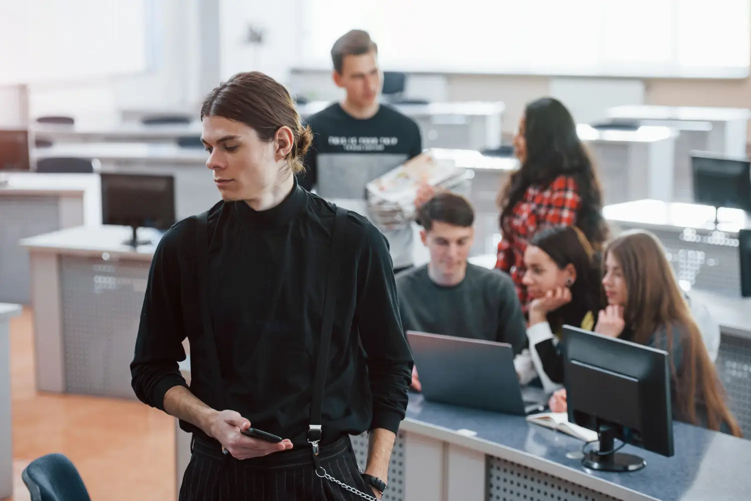 Welche IT-Berufe sind 2026 gefragt? Überblick zu Chancen, Bereichen und Möglichkeiten einer Umschulung in Duisburg im IT-Sektor.